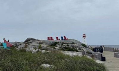 Scenic Peggy’s Cove Tour from Halifax