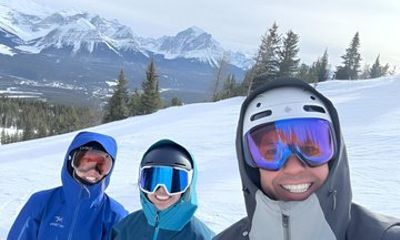 Rockies Winter Day Ski-Tube and Soak from Calgary/Canmore