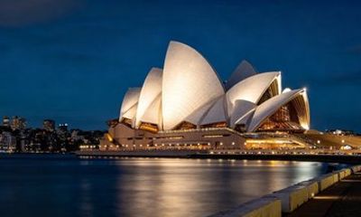 Sydney Harbour Night Walk Illuminated Views and Local Stories