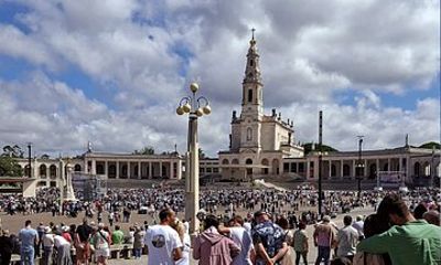 Private Fatima Pilgrimage Tour from Coimbra with Mass