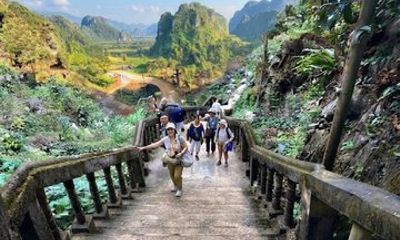 Vang Vieng Jung Cave, Blue Lagoon 2 and 3 Guided Tour