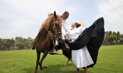 Trujillo Marinera Dance and Paso Horse Tour