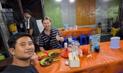 Evening Streetfoodtour with your local friend