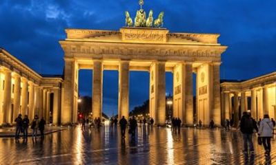 Berlin Night Lights Private Tour with Illuminated Must See Sights
