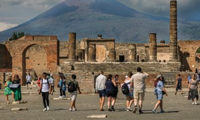 Pompeii and Naples Tour from Rome with Pizza Lunch with Train