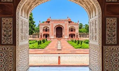 Taj Mahal Day Tour by Gatimaan Express from Delhi