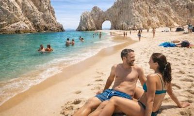 Cabo Arch Boat Tour and Beach Time with Hotel Pickup