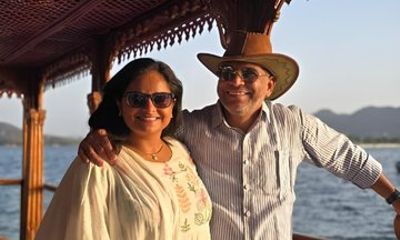 Luxury Charter Boat With Music in Lake Pichola