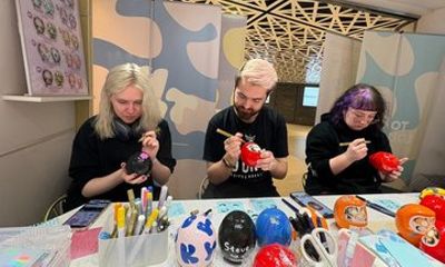 Tokyo Daruma Painting Workshop: Traditional Japanese Culture