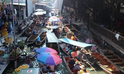 Bangkok 2 Day Private Tour of Temples and Floating Markets