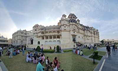 2 Day Udaipur Private Tour by Car with Multilingual Guide