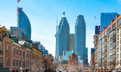 Toronto Highlights Private Guided Walking Tour