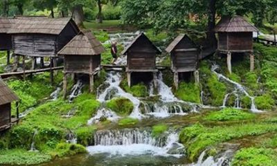 Jajce Day Trip from Banja Luka featuring Waterfalls and Lakes