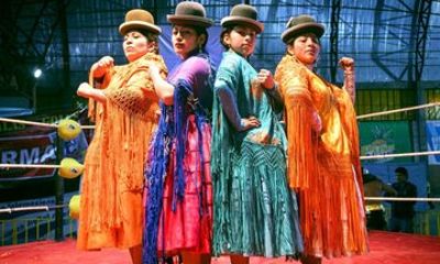 The Peace Show of Cholitas Wrestlers in El Alto with Transportation