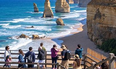 Great Ocean Road Small Group Tour with Hotel Pickup & 12 Apostles