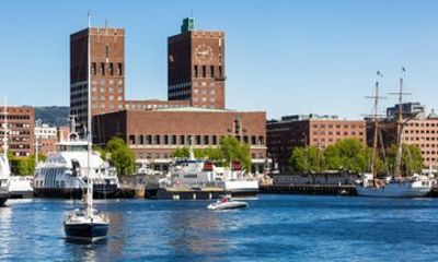 Oslo City Hall Private Guided Walking Tour and Tickets