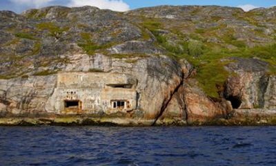 Coastal Hike to WWII Torpedo Battery in Kirkenes