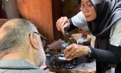 Authentic Javanese Jewelry Making Class in Kotagede