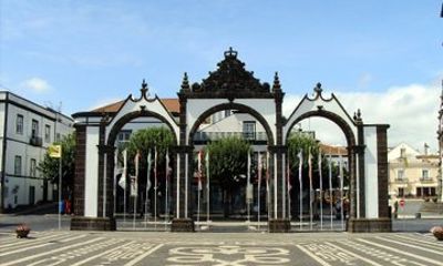 Walking City Tour of Ponta Delgada History, Culture and Gardens