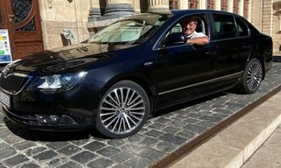Budapest Private City Highlights Tour by Luxury Limousine