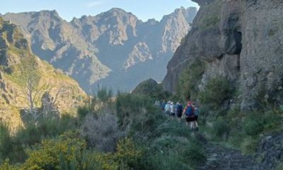 Pico do Arieiro to Pico Ruivo Hike with Transfer and Ticket