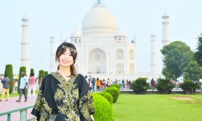 Taj Mahal Sunrise and Agra Tour