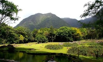 Private El Valle de Anton Day Tour in Electric SUV