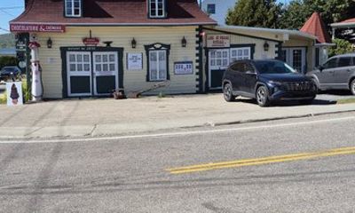 Charlevoix Coastal route and Baie Saint Paul Sightseeing Tour