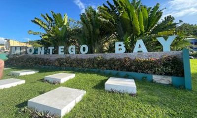 RIU Montego Bay or S Hotel Airport & Hotel Transfer