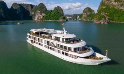 Ha Long Bay Luxury Overnight Cruise with Kayaking and Caves