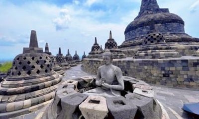 Borobudur Climb up and Prambanan Temple Tour All Inclusive