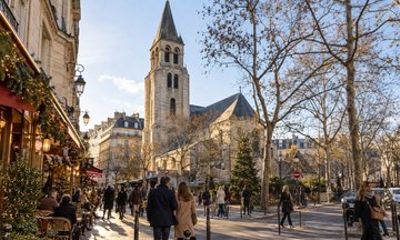 Christmas Paris Private Tour: Notre Dame, Coffee & French Pastry