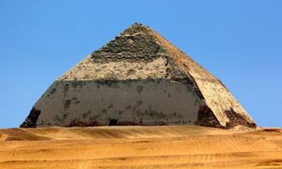 Cairo Red Pyramid Day Trip with Interior Chambers Entry