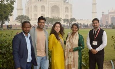 Explore Agra with an Approved Local Tour Guide