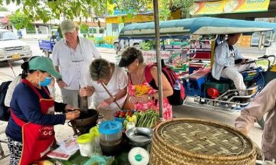 Vientiane Guided Foodie and Culture Tour with Tastings