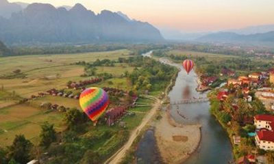 Sunrise or Sunset Hot Air Balloon Experience in Vang Vieng