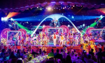 Roxy Dinner Show: The Premium Experience