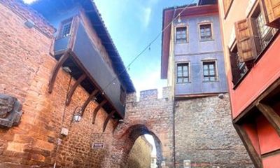 Plovdiv Old Town Tour, Wine Tasting and Aylak Experience