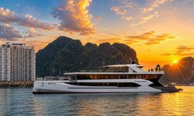 Ha Long Bay Luxury Cruise with Kayaking and Titov Island