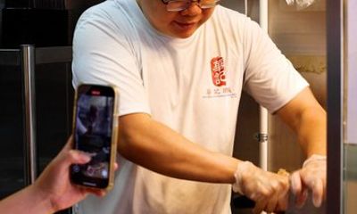 Hands On Chicken Rice Cooking Class with Local Hawker