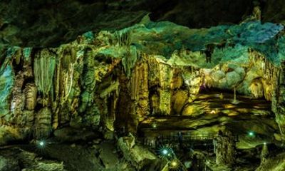 Private Tour Mira Aire Caves Alcobaça Nazaré and Óbidos and Wine