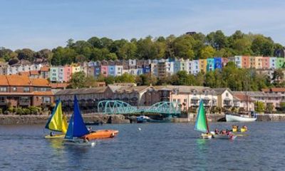 Hello Bristol: Private 2-Hour Intro City Walk with Local Guide