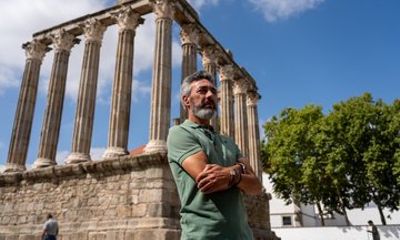 Roman Évora Pedestrian Route with wine tasting