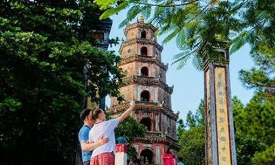 Hue Citadel Car Tour with Shared Departure from Hoi An