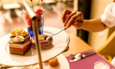 Private Kensington Palace Tour with Guard Change & Afternoon Tea
