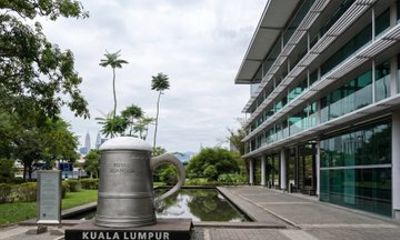 Kuala Lumpur Highlights and Royal Selangor Private Car Tour
