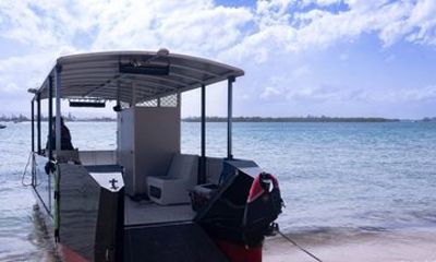 Gold Coast Broadwater Self Drive BBQ Pontoon Hire for up to 12