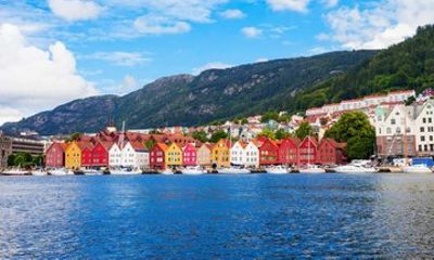 Hello Bergen: Private 2-Hour Intro City Walk with Local Guide
