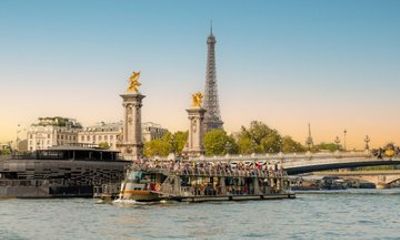 Paris Seine River Sunset Cruise with Audio App and Iconic Views