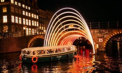 Amsterdam Light Festival Cruise with German Guide